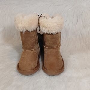 NWT Lamo Tan Kids Boots with Soft Cream Lining Sz 12 Y